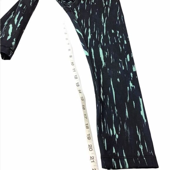 Lululemon Wunder Under Crop III Painted Animal Print Menthol Black Size 4 - Picture 5 of 10